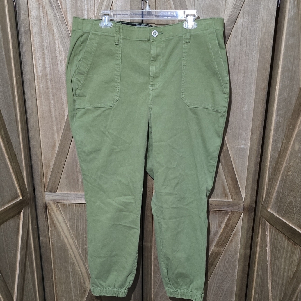 Torrid High Rise Joggers Green With Front And Back Pockets Size 18R